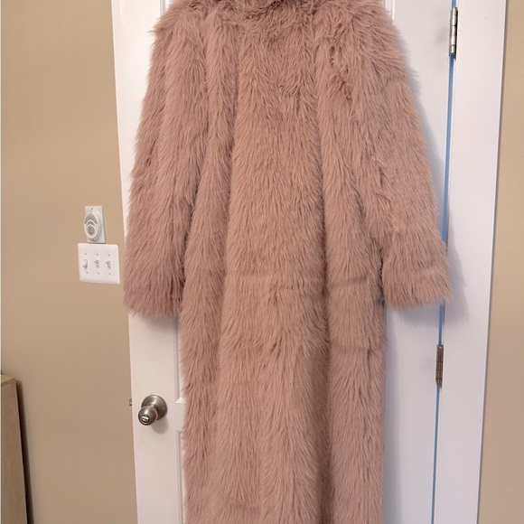 Women's Pink Faux Fur Coat - Picture 3 of 3